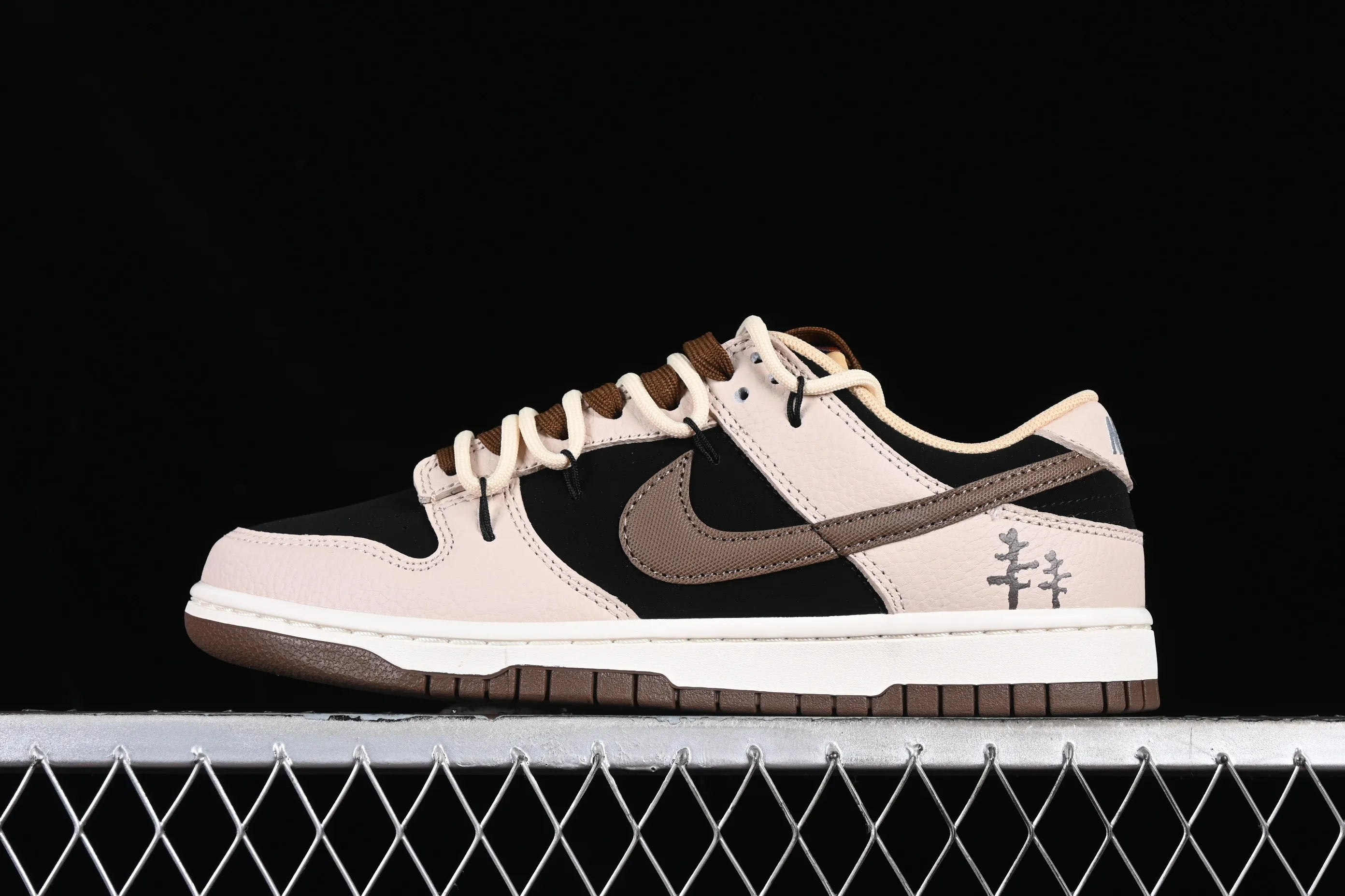 All Categories Nk SB Dunk Series Nk SB Dunk Low Low-top sneakers Nk Dunk Low Panda Prank-street lines graffiti distressed SB strap low-top casual sneakers DR9704-200